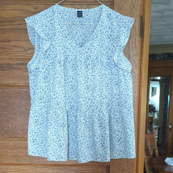 Shein Ditsy Floral Babydoll Short Sleeve Blouse Size M - Picture 1 of 7